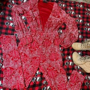 Pretty little thing jumpsuit 

Please checkout my other items!